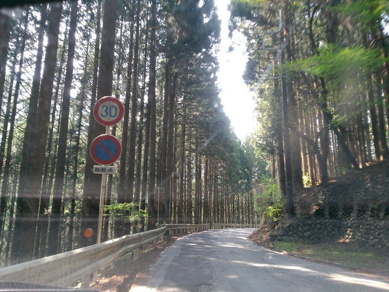 三峰神社への道